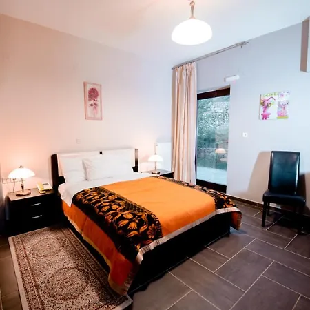 Melies Kokkinorrachi