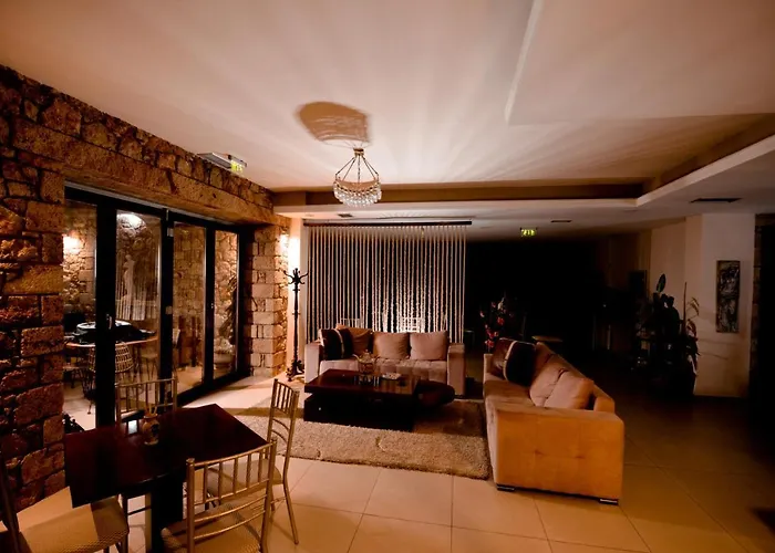 Melies 4* Kokinórahi