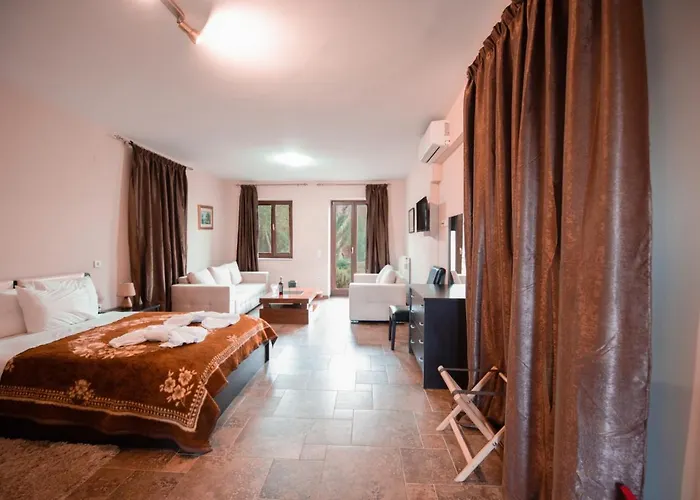 Melies Κοκκινοράχη